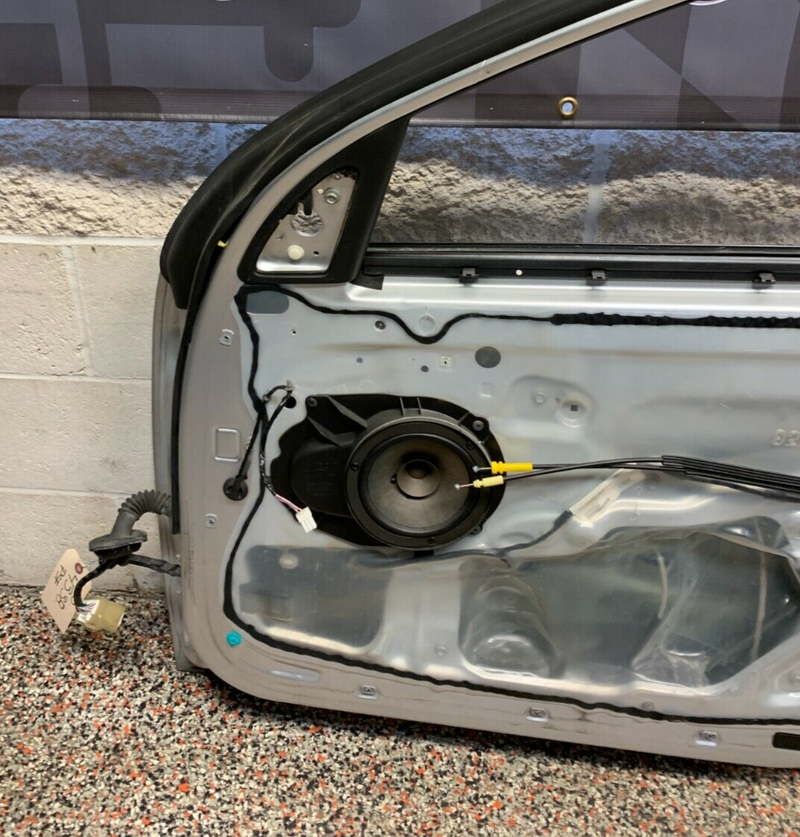 2009 PONTIAC G8 GT OEM PASSENGER FRONT DOOR -LOCAL PICK UP ONLY-