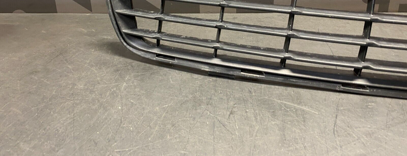 2011 CAMARO SS OEM  LOWER FRONT BUMPER GRILL ASSEMBLY USED