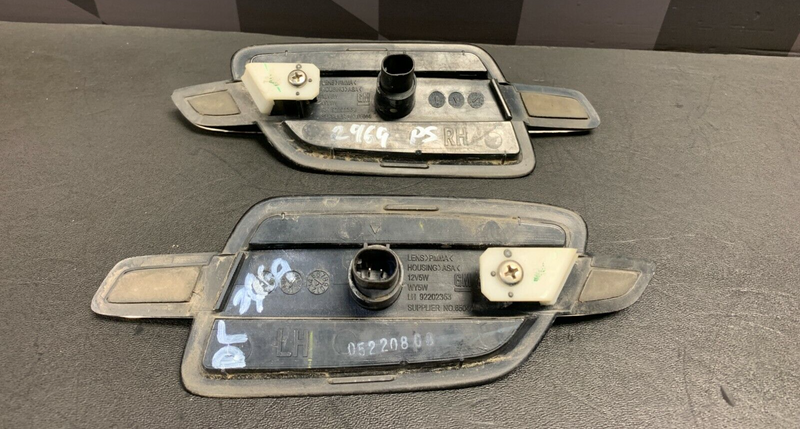 2009 PONTIAC G8 GT OEM FENDER SIDE MARKER LIGHTS DRIVER PASSENGER