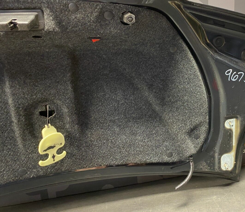 2015 CAMARO SS OEM TRUNK LID ASSEMBLY USED **MISSING WING**