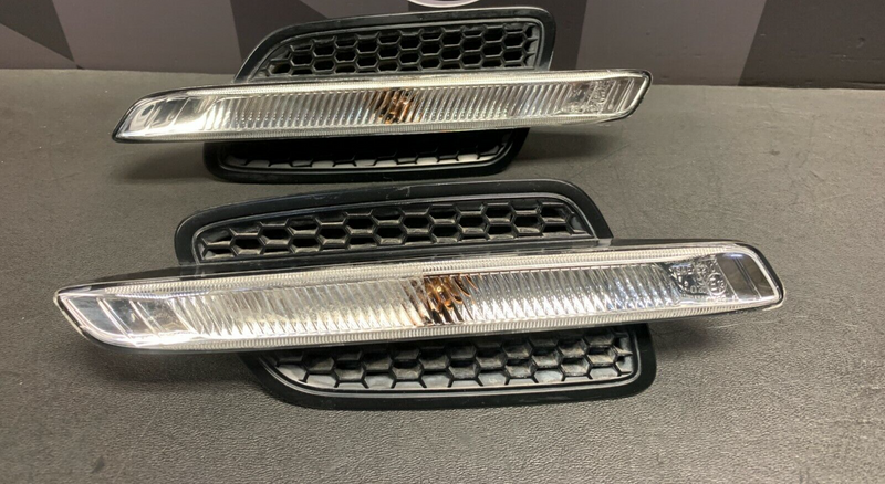 2009 PONTIAC G8 GT OEM FENDER SIDE MARKER LIGHTS DRIVER PASSENGER