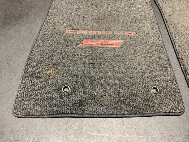 2010 CAMARO SS FRONT DRIVER PASSENGER FLOOR MATS USED OEM