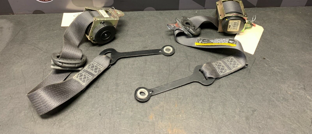 2006 PONTIAC GTO OEM FRONT BLACK SEAT BELTS DRIVER PASSENGER