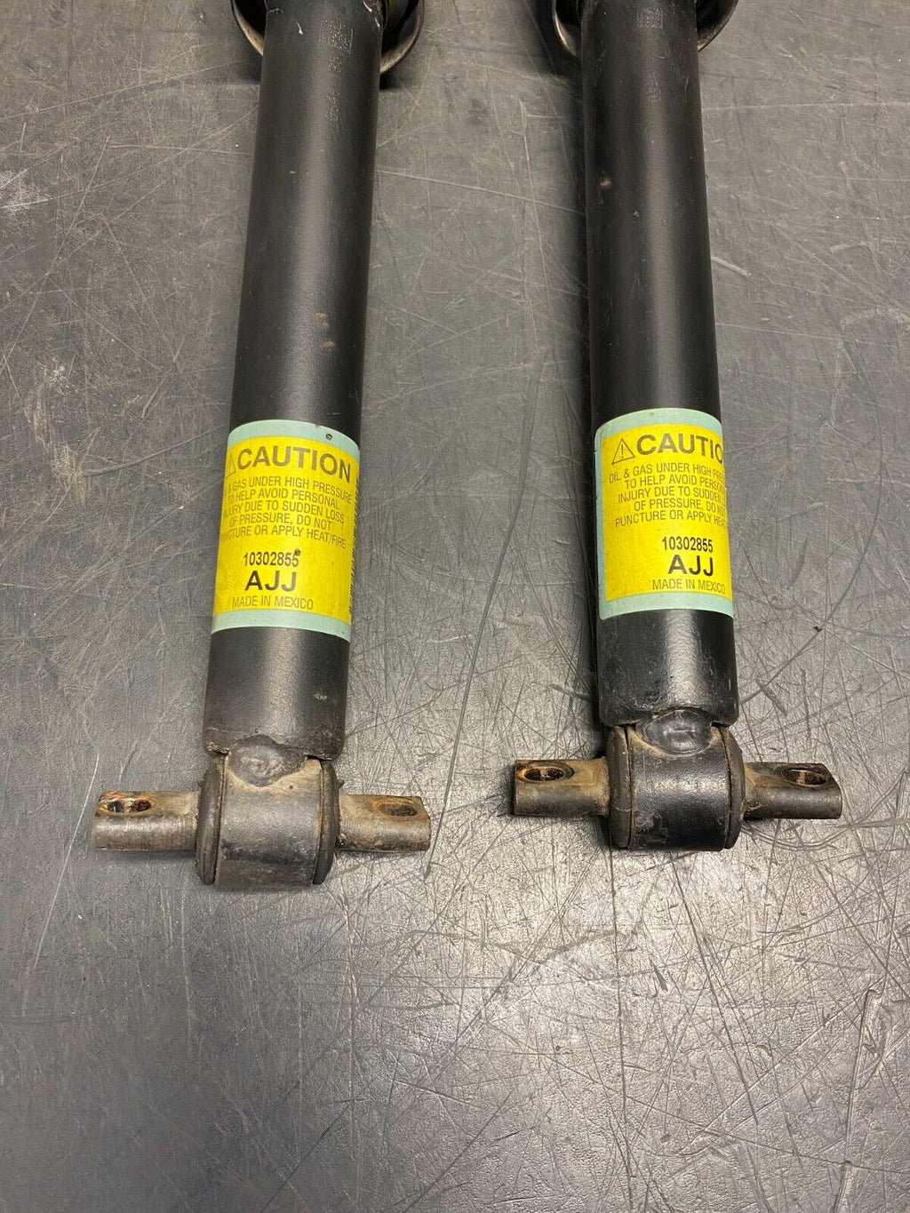 2008 CORVETTE C6 OEM DRIVER PASSENGER LH RH FRONT STRUTS PAIR USED