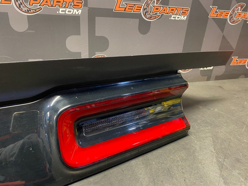 2018 DODGE CHALLENGER HELLCAT OEM CENTER TRUNK TAIL LIGHT ASSEMBLY USED