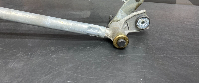 2016 FORD MUSTANG GT350R OEM WINDSHIELD WIPER MOTOR WITH LINKAGE USED