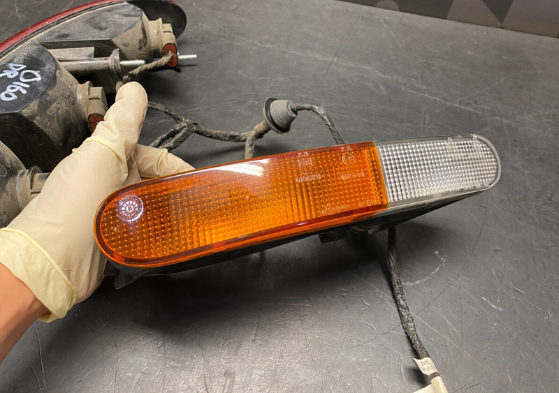 1996 DODGE VIPER RT/10 OEM DRIVER REAR TAIL LIGHT WITH TURN SIGNAL LIGHT USED