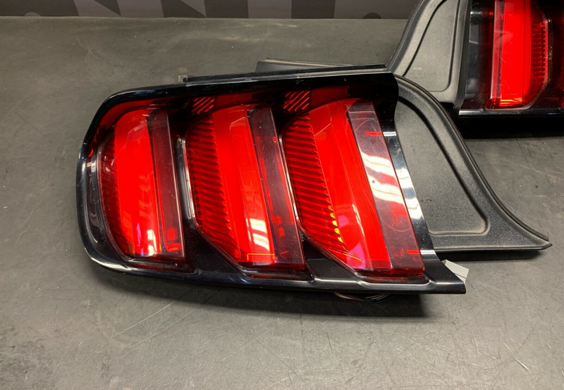 2016 FORD MUSTANG GT OEM TAIL LIGHTS DRIVER PASSENGER