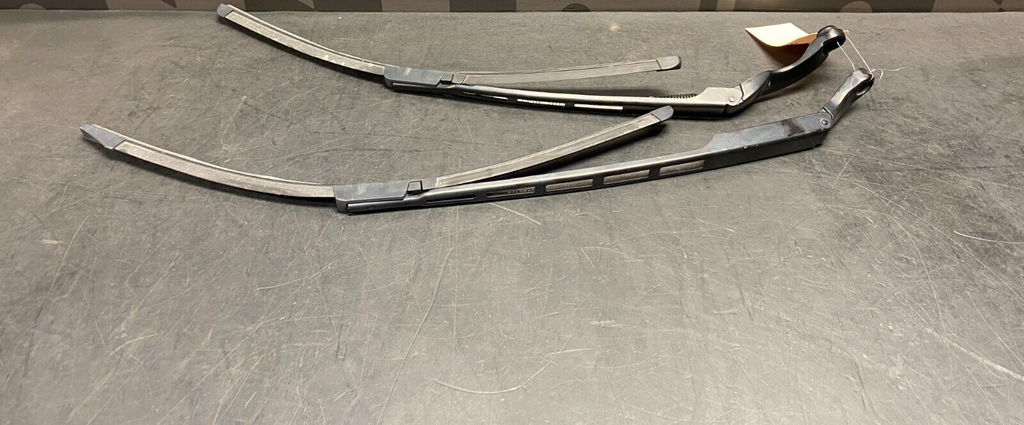 2012 AUDI R8 GT V10 OEM WINDSHIELD WIPER BLADES ARMS PAIR USED