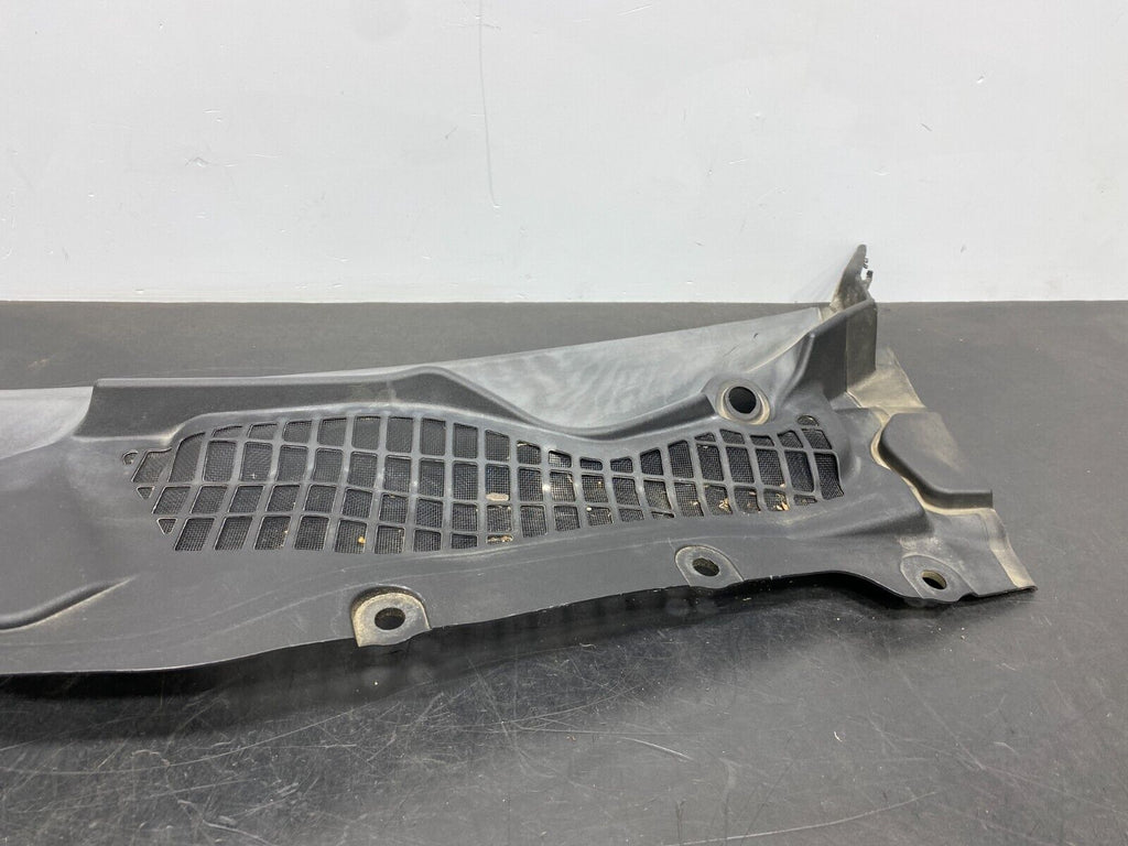 2015 FORD MUSTANG GT OEM WINDSHIELD WIPER COWL LOWER COWL PANEL USED