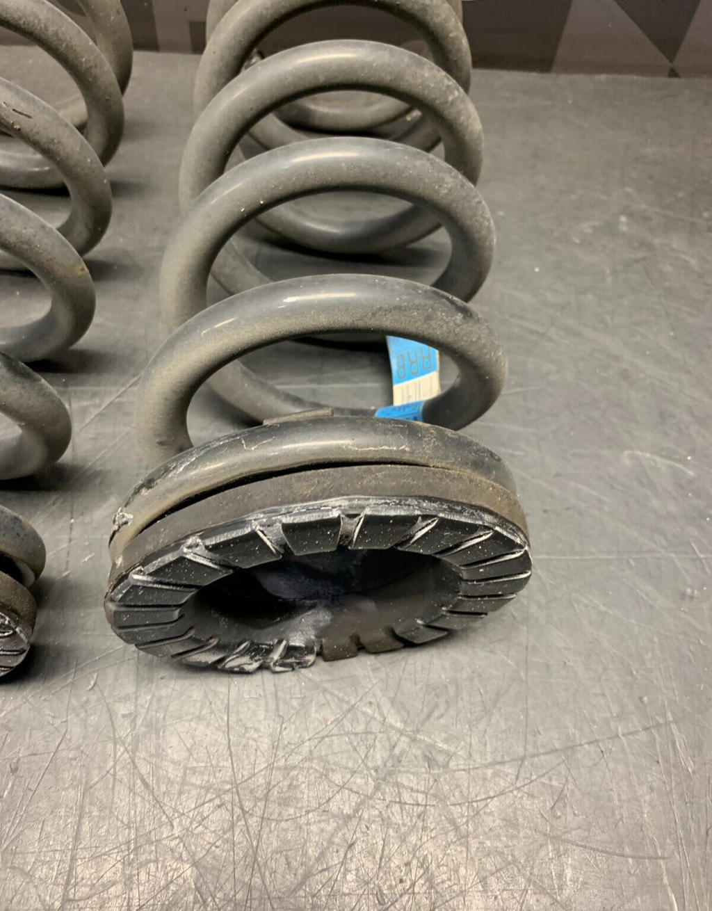2017 FORD MUSTANG GT OEM REAR SUSPENSION SPRINGS USED