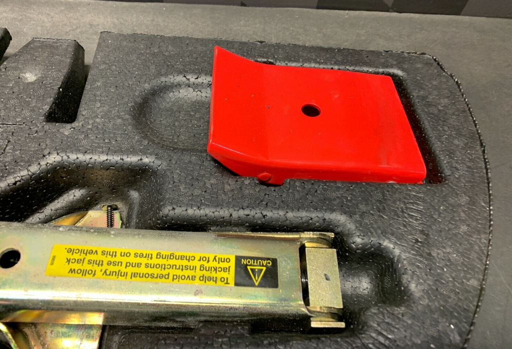 2005 PONTIAC GTO OEM JACK TOOL KIT W/ TRUNK FOAM