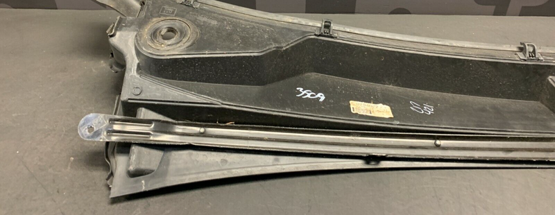 2011 CADILLAC CTS-V CTS V SEDAN OEM windshield wiper cowl