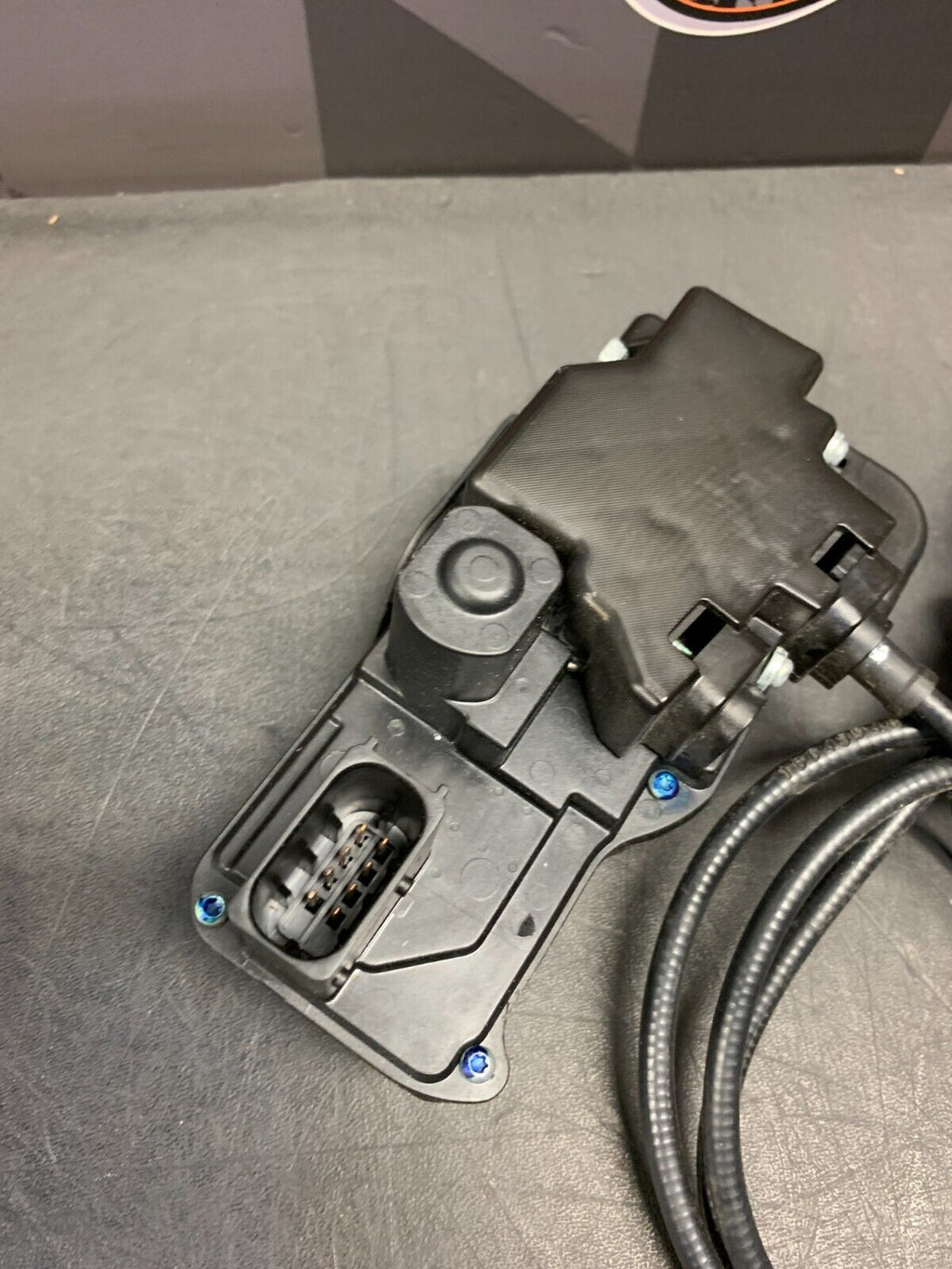 2007 CORVETTE C6 OEM TAN PASSENGER DOOR LOCK ACTUATOR