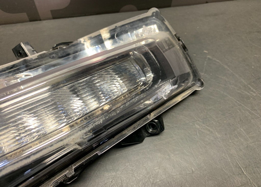 2019 FORD MUSTANG GT OEM PASSENGER RH OEM FOG LIGHT DRL USED