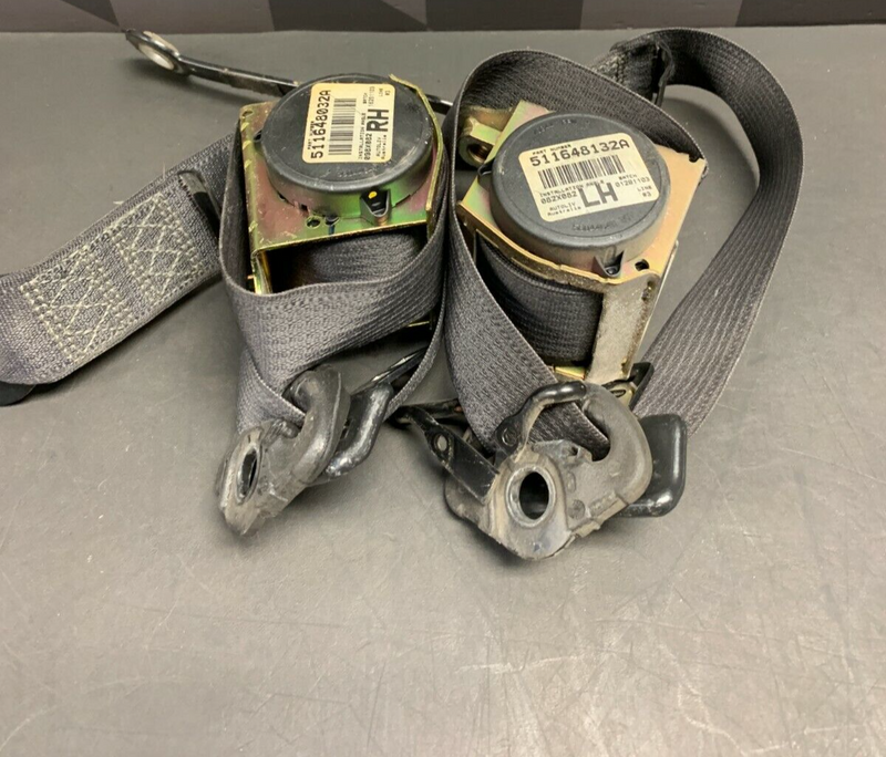 2004 PONTIAC GTO OEM DRIVER PASSENGER FRONT SEAT BELTS