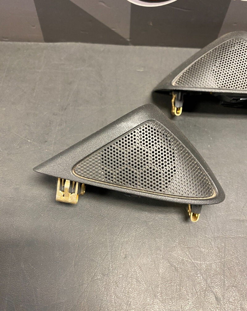 2014 CAMARO SS 1LE OEM TRIANGLE DOOR PANEL TWEETERS USED