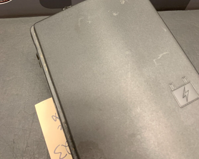 2012 CAMARO SS OEM ENGINE BAY FUSE BOX