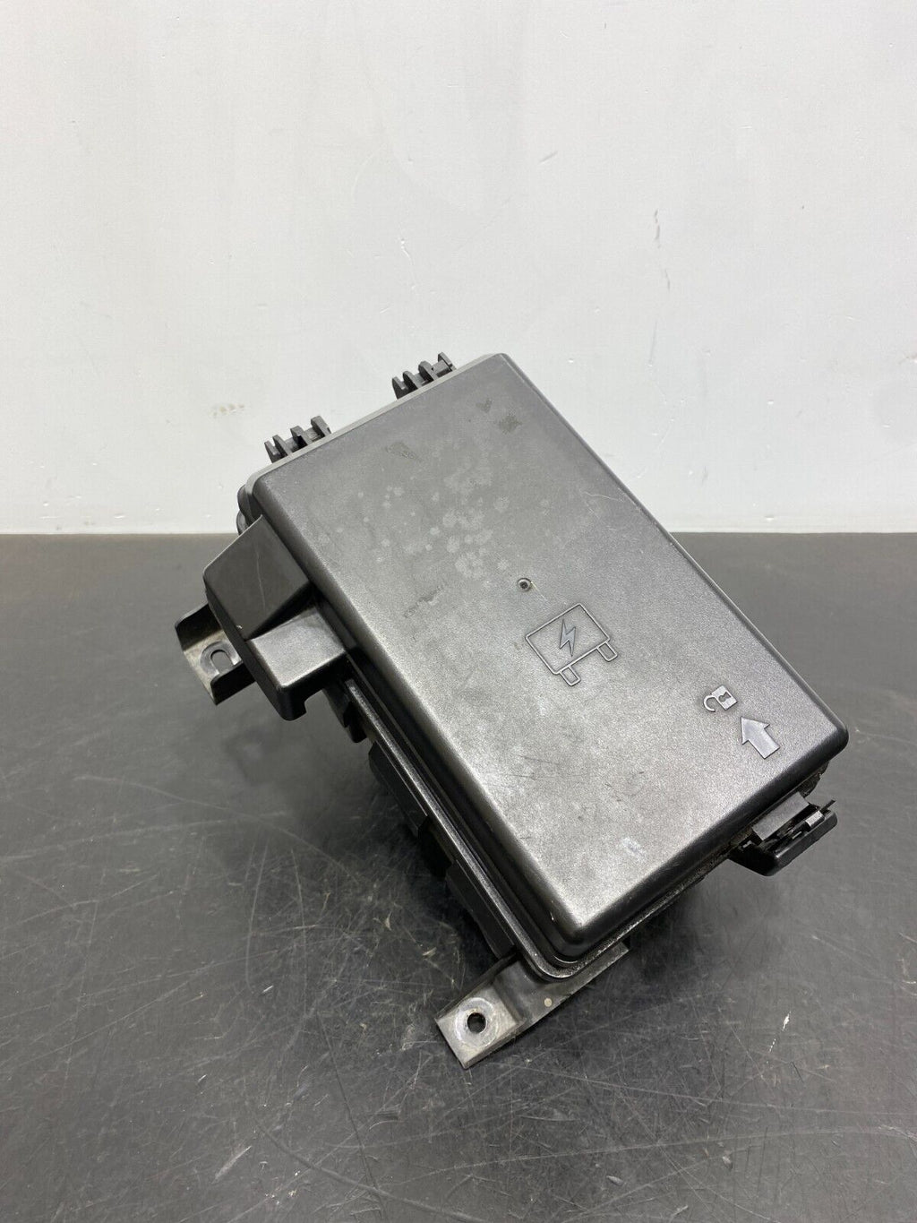 2006 CORVETTE C6 OEM ENGINE BAY FUSE BOX ASSEMBLY USED