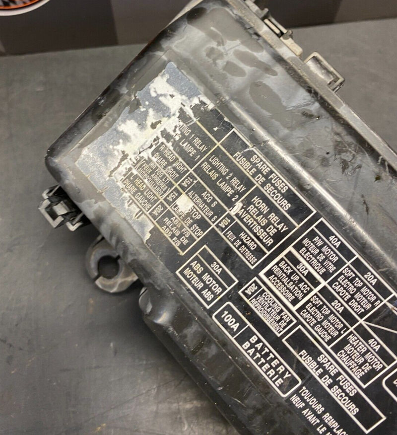 2004 HONDA S2000 AP2 OEM PASSENGER RH SIDE ENGINE BAY MAIN FUSE BOX WITH LID