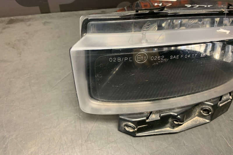 2007 CORVETTE C6 Z06 OEM LH DRIVER FOG LIGHT -ONE BROKEN TAB-