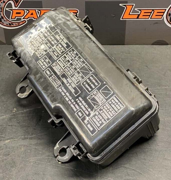 2004 HONDA S2000 AP2 OEM PASSENGER RH SIDE ENGINE BAY MAIN FUSE BOX WITH LID