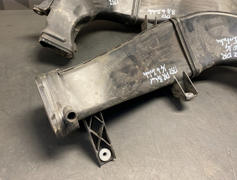 2012 AUDI R8 V10 OEM COUPE OEM QUARTER PANEL TO INTAKE DUCTS PAIR DR PS USED