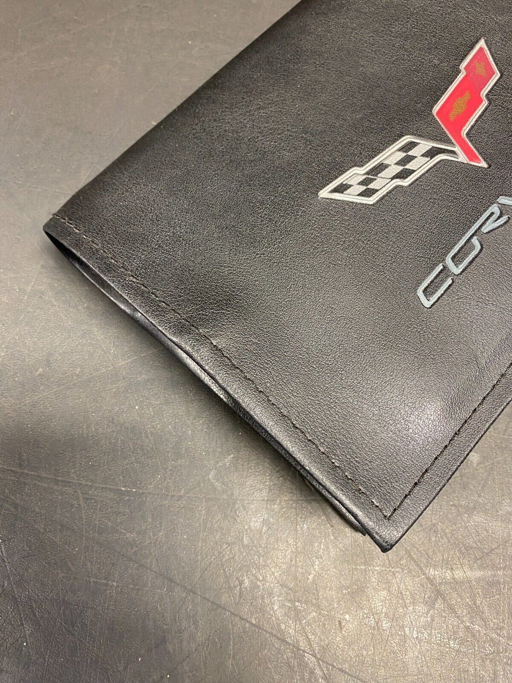 2005 CORVETTE C6 OEM OWNER MANUAL WITH LEATHER CASE USED