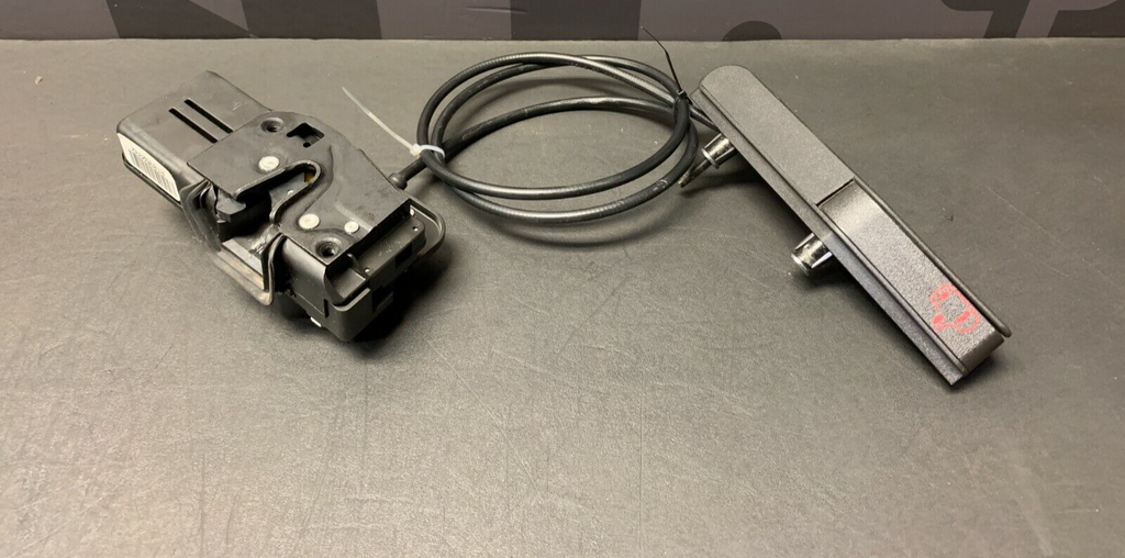 2005 CORVETTE C6 OEMPASSENGER DOOR LOCK ACTUATOR RELEASE CABLE ASSY