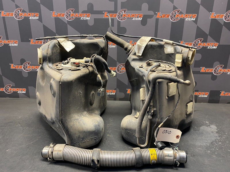 2005 CORVETTE C6 OEM GAS TANKS FUEL TANKS PAIR DR PS WITH CROSSOVER USED