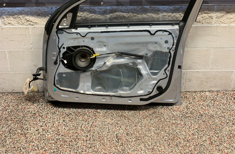 2009 PONTIAC G8 GT OEM PASSENGER FRONT DOOR -LOCAL PICK UP ONLY-