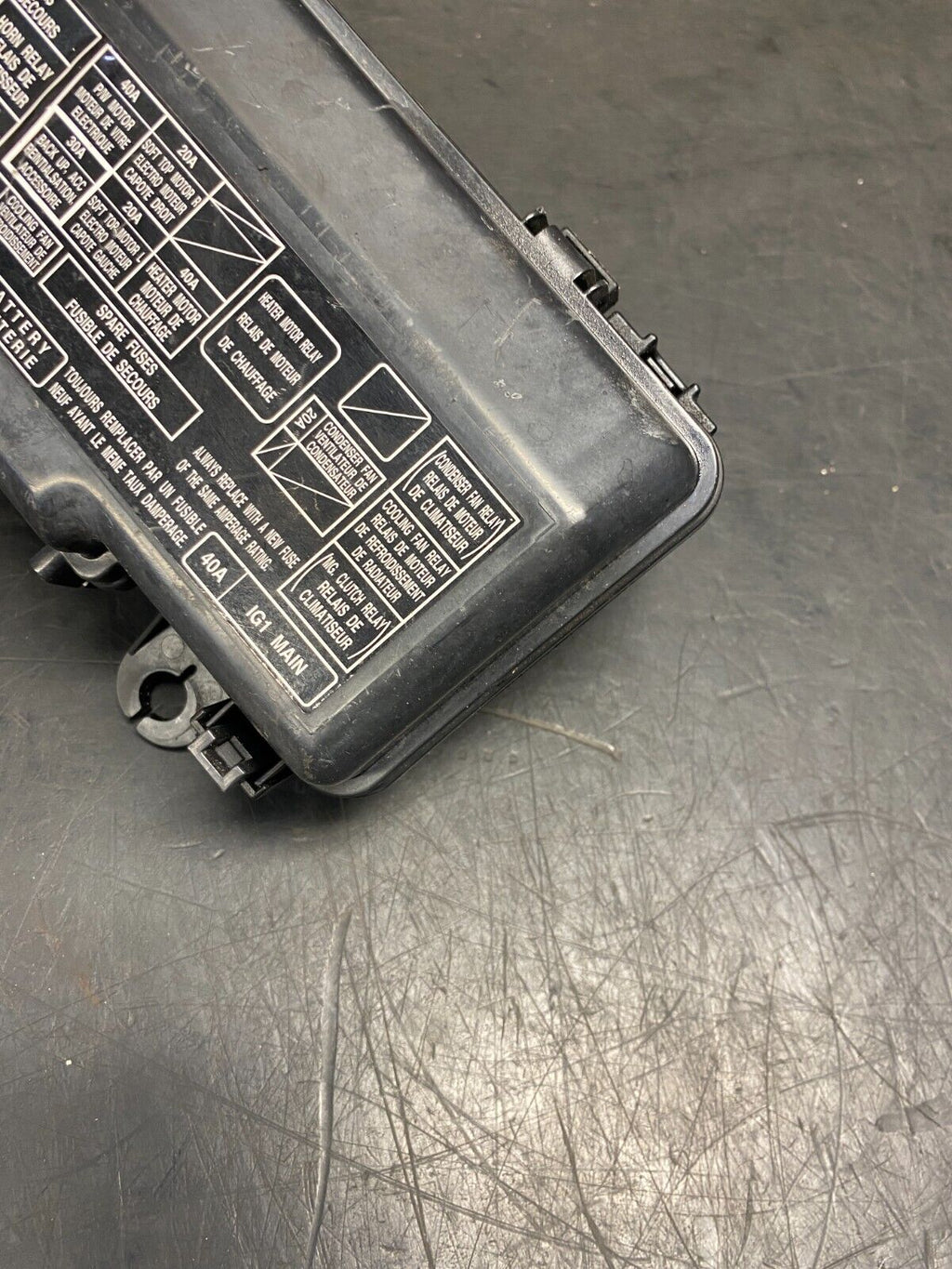 2005 HONDA S2000 AP2 OEM ENGINE BAY MAIN FUSE BOX WITH LID USED