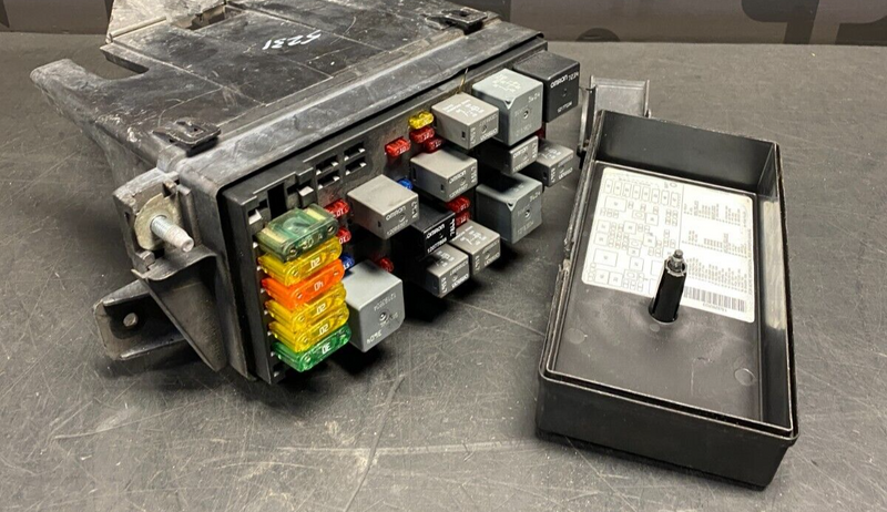 2001 CORVETTE C5 Z06 OEM ENGINE BAY FUSE BOX ASSEMBLY USED
