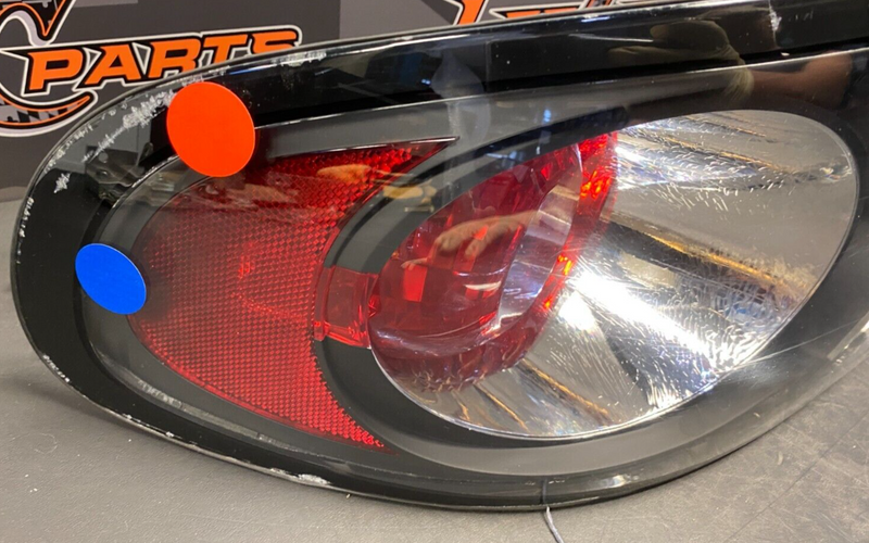 2006 PONTIAC GTO OEM DRIVER LH TAIL LIGHT TAIL LAMP USED **SEE PICS**