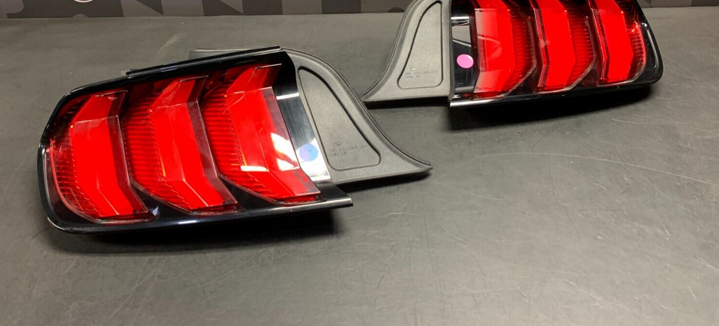 2019 FORD MUSTANG GT OEM TAIL LIGHTS PAIR DRIVER PASSENGER USED