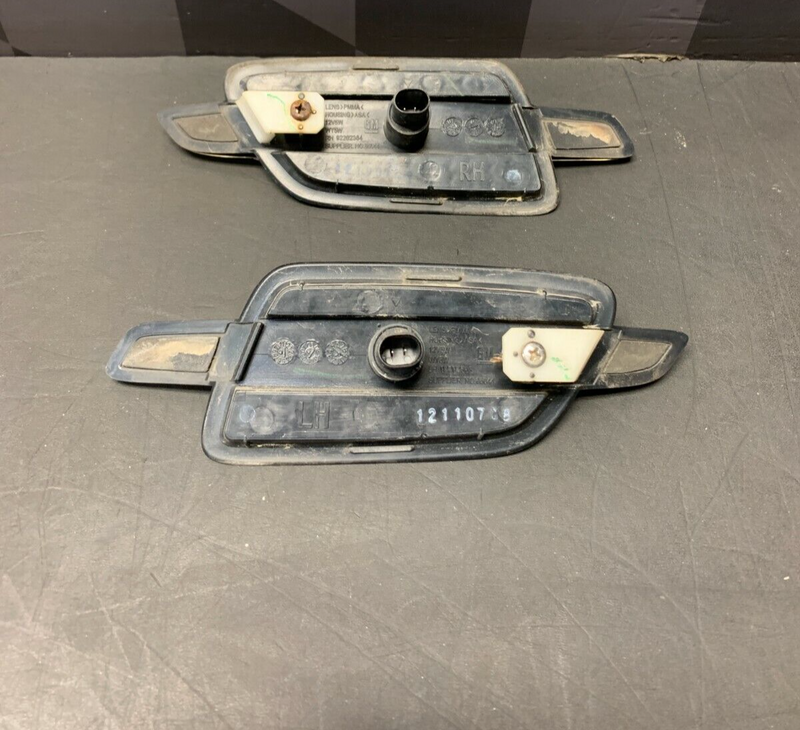 2008 PONTIAC G8 GT OEM front fender side marker lights