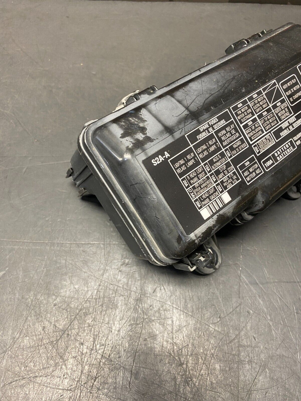 2001 HONDA S2000 AP1 OEM PASSENGER RH ENGINE BAY MAIN FUSE BOX WITH LID USED