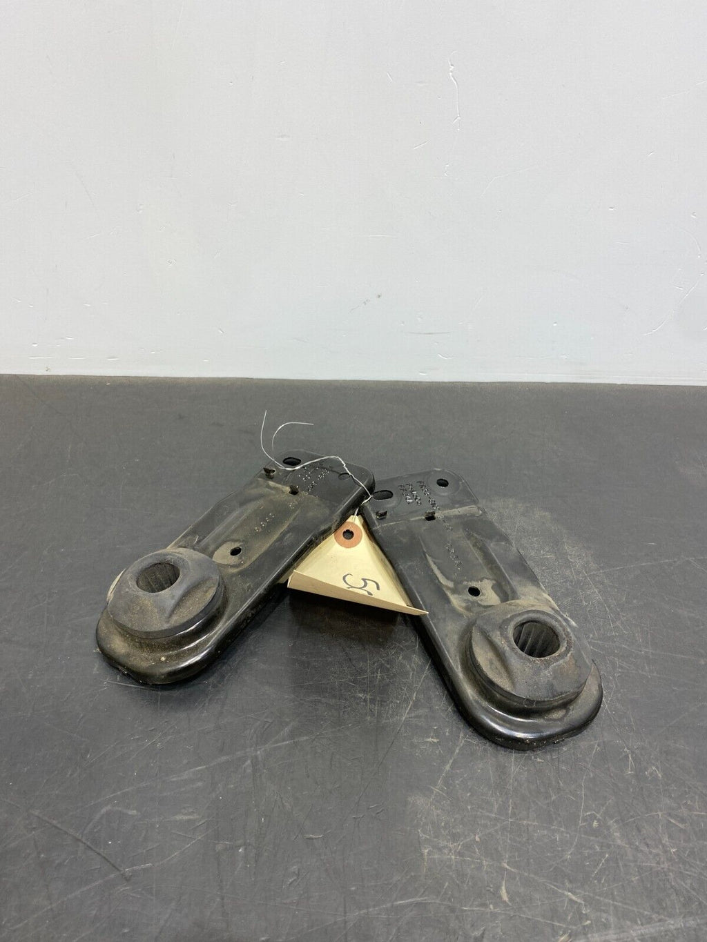 2015 FORD MUSTANG GT OEM UPPER RADIATOR MOUNT BRACKETS PAIR USED