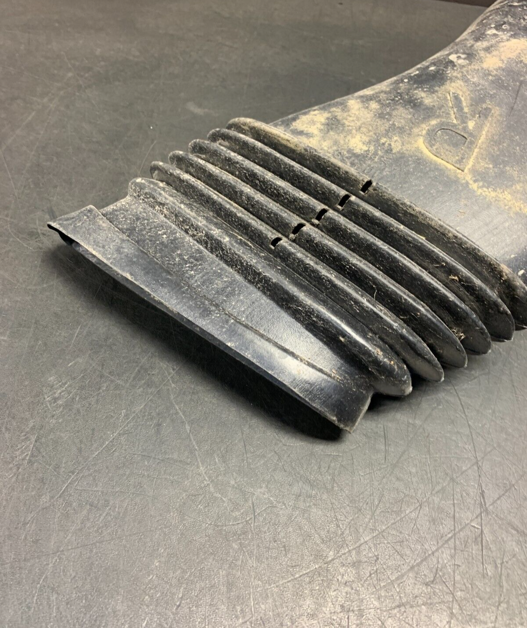 2004 CORVETTE C5 Z06 OEM PASSENGER RH FRONT BRAKE DUCT USED 61k MILES