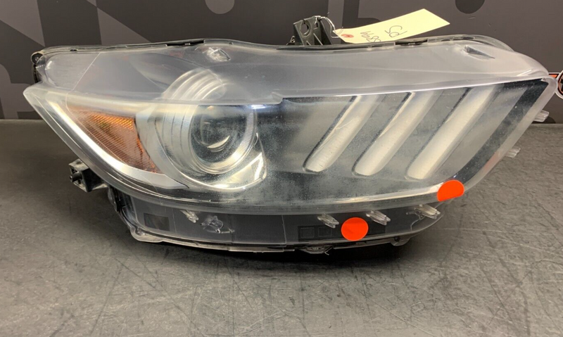 2018 FORD MUSTANG GT OEM RH PASSENGER HEADLIGHT -CRACKED LENSE-