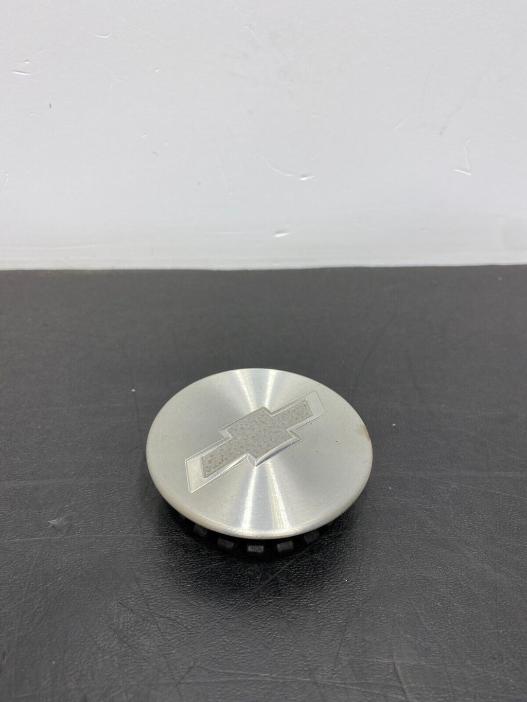 2015 CHEVROLET CAMARO SS OEM WHEEL CENTER CAP USED