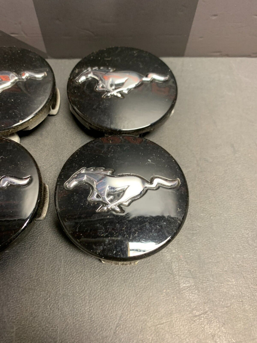 2015 FORD MUSTANG GT COUPE OEM CENTER CAPS SET (4)