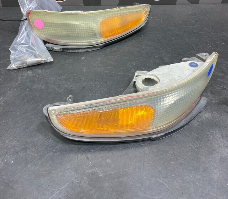 2004 CORVETTE C5 Z06 OEM FRONT BLINKERS TURN SIGNAL LIGHTS PAIR DR PS USED