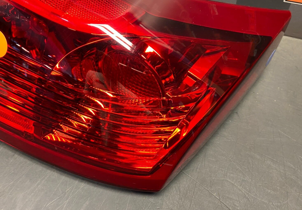 2005 CADILLAC CTS V CTS-V OEM DRIVER LH REAR TAIL LIGHT USED **SCUFF**