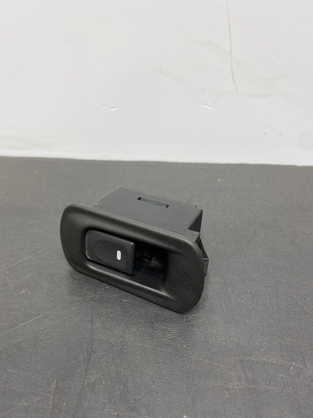 2012 CORVETTE C6 GRANDSPORT OEM PASSENGER RH WINDOW SWITCH BLACK USED