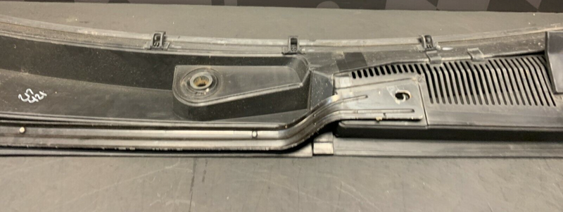 2011 CADILLAC CTS-V CTS V SEDAN OEM windshield wiper cowl