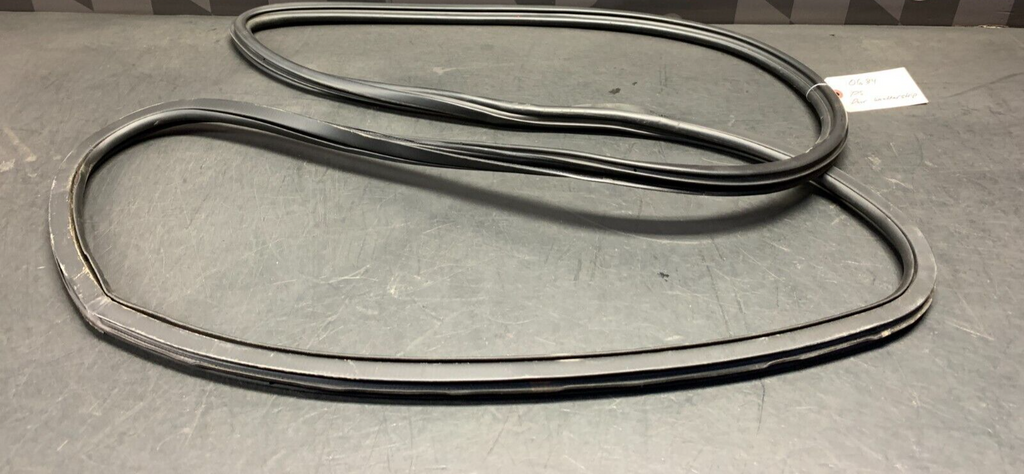 2004 PONTIAC GTO PASSENGER RH DOOR WEATHER STRIP SEAL USED OEM