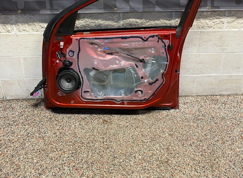 2015 CHEVY SS SEDAN OEM PASSENGER RH FRONT DOOR LOADED WITH GLASS USED