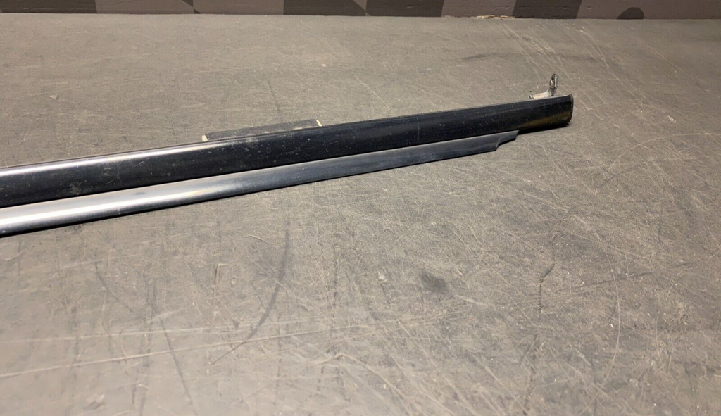 2004 HONDA S2000 AP2 OEM PASSENGER RH UPPER DOOR TRIM BELT MOLDING USED