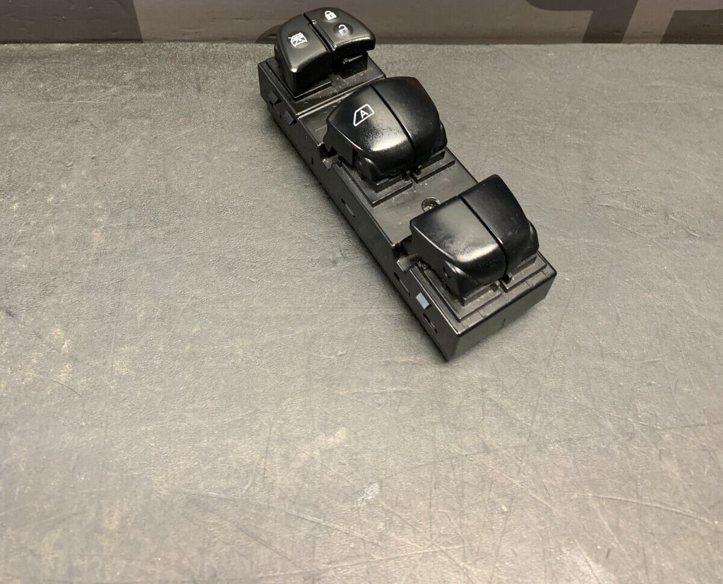2017 Nissan Juke NISMO RS OEM DRIVER FRONT WINDOW SWITCH USED